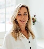 Laura van den Berg